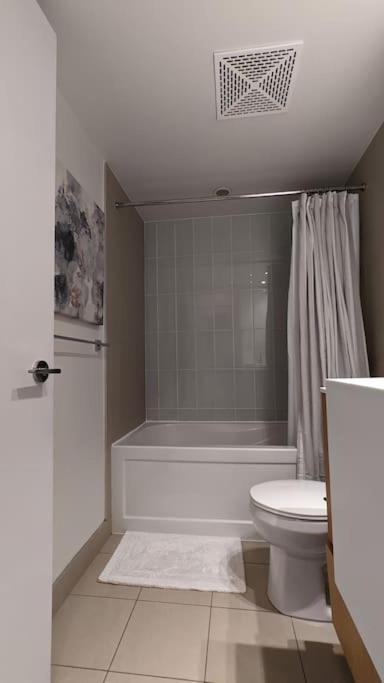 Lovely 2 Bed Condo In Downtown 多伦多 外观 照片